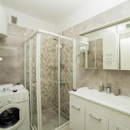 Big Look Apartment *
