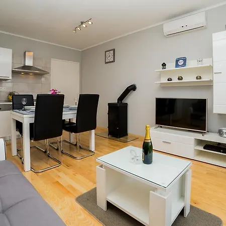 Big Look Apartment *