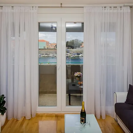 Big Look Apartment *