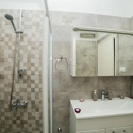 Big Look Apartment *