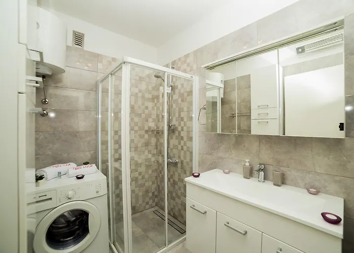 Big Look Apartment *