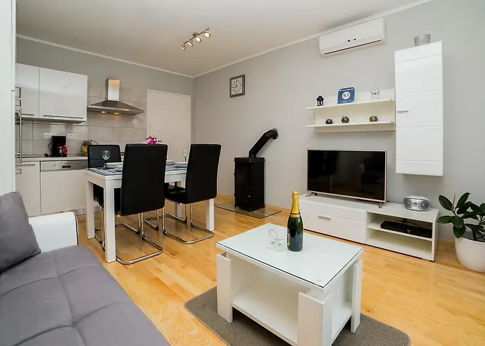 Big Look Apartment *